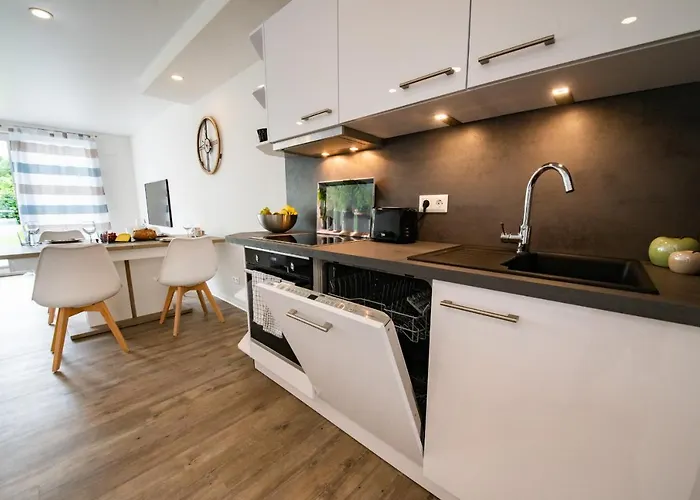 Baltic Village * Damp